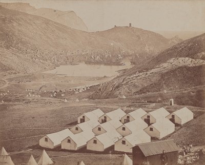 Campement avec le port de Balaclava au loin - James Robertson