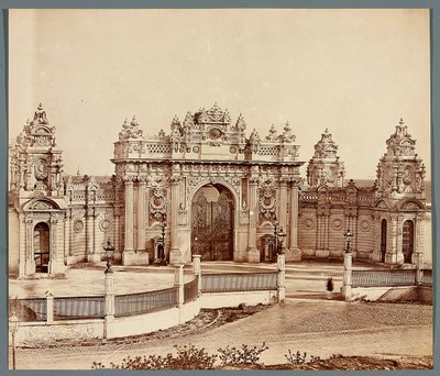 Istanbul. Palais de Dolmabahçe - porte - James Robertson