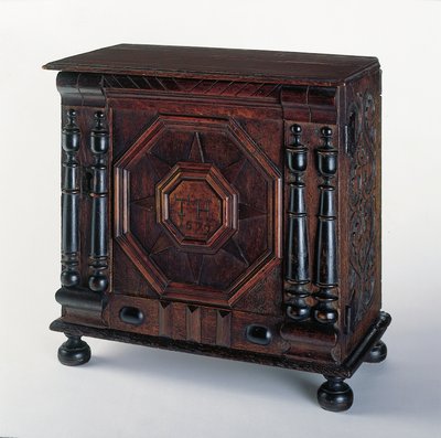 Le cabinet de valeurs sculpté et appliqué de Joseph et Bathsheba Pope, Salem, Massachusetts, 1679 - James Symonds