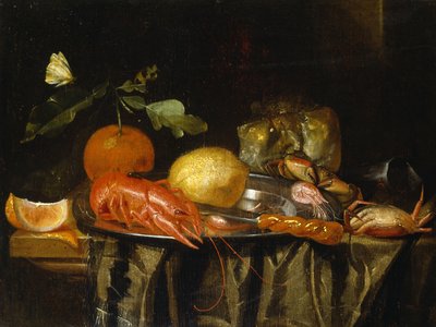 Écrevisse, crevettes et citron sur une assiette en étain sur une table drapée - Jan Davidsz de (after) Heem