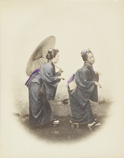 Femmes japonaises en tenue traditionnelle (photo noir et blanc colorisée à la main) - Japanese Photographer