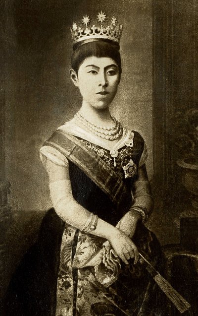 Portrait de Haruko, impératrice du Japon. Photographie, début du 20e siècle. - Japanese Photographer