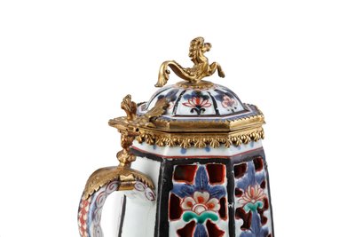 Rare cafetière Imari élégamment montée et couvercle - Japanese School