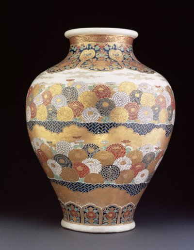 Vase Satsuma avec des chrysanthèmes, fin du 19e siècle - Japanese School