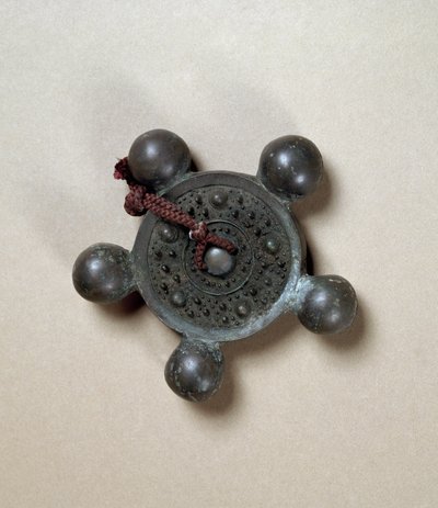 Miroir en bronze avec cinq petits globes, période Kofun - Japanese School