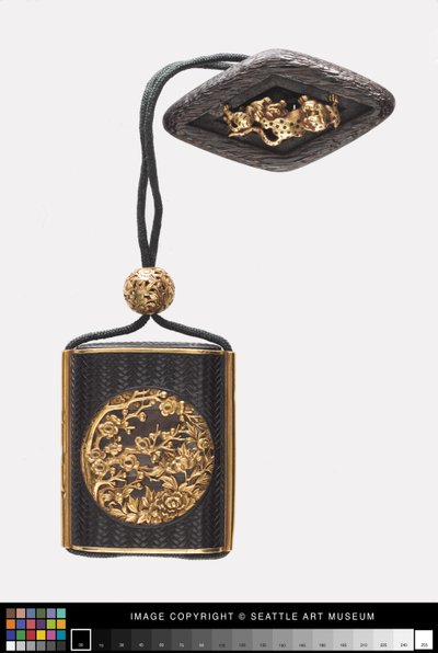 Inro avec motifs floraux, ojime et netsuke, 18e-début 19e siècle - Japanese School