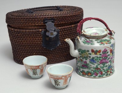 Service à thé japonais avec étui de transport en osier, vers 1850 - Japanese School