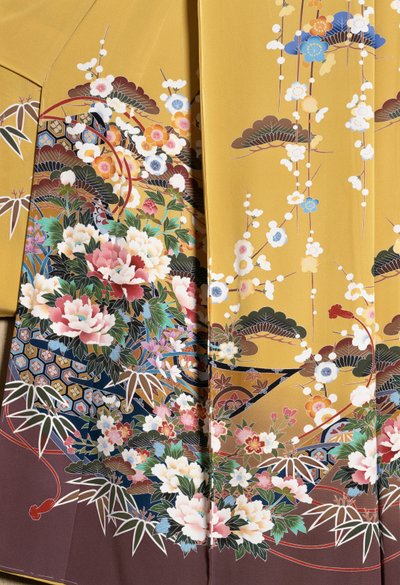 Kimono Furisode (manches flottantes) porté par de jeunes femmes célibataires lors d