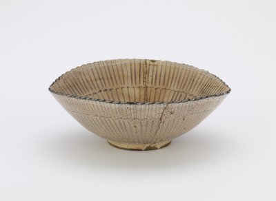 Bol de service individuel en forme de chapeau de jonc, poterie de Kyoto, fin du 17e siècle - Japanese School