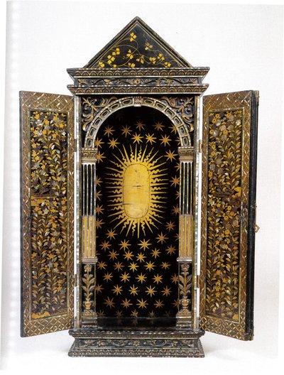Sanctuaire portable chrétien Namban, conçu pour contenir une statuette religieuse, période Momoyama - Japanese School