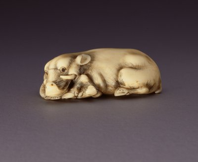 Netsuke représentant un sanglier allongé, vers 1750-80 - Japanese School