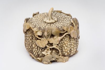 Okimono sculpté en quatre rats joueurs sautant sur une citrouille - Japanese School