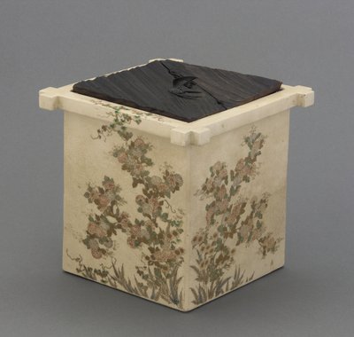 Pot à eau pour cérémonie du thé en forme de bordure de puits, Satsuma - Japanese School