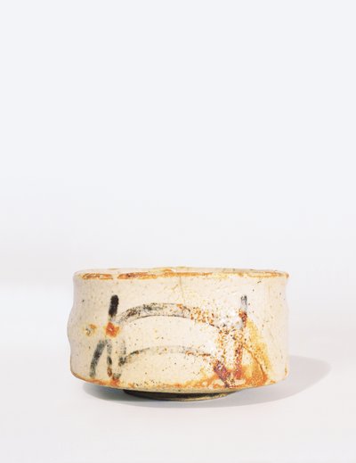 Bol à thé Shino Chawan avec un pied bas, période Momoyama - Japanese School