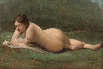 Jeune femme allongée sur l