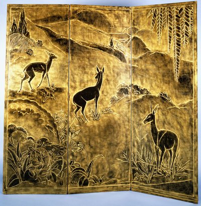 Un paravent laqué à trois volets, représentant des cerfs dans un paysage de collines - Jean Dunand
