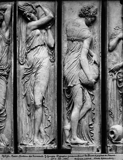 Détail des reliefs de la Fontaine des Innocents représentant des nymphes personnifiant les rivières de France - Jean Goujon