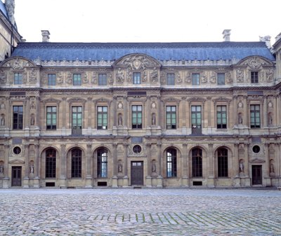 La cour carrée du Louvre, façade du Louvre de Henri II (1546-1551), sculptures de Jean Goujon (1510-1567) 1551 Paris, Musée du Louvre - Jean Goujon