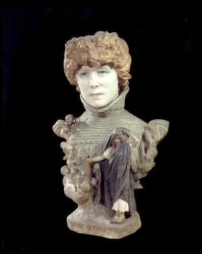 Buste en marbre de la comédienne Henriette Rosine Bernard dite Sarah Bernhardt (1844-1923). Sculpture de Jean Léon Gérôme (1824-1904) vers 1895. Paris, Musée d