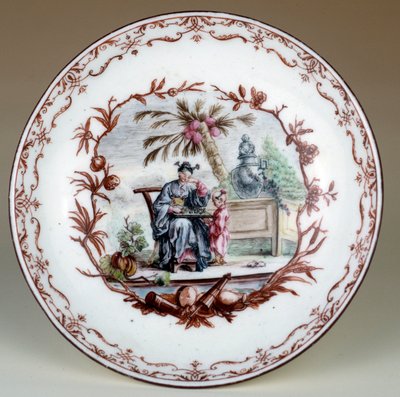 Assiette en porcelaine représentant une scène de jeu d
