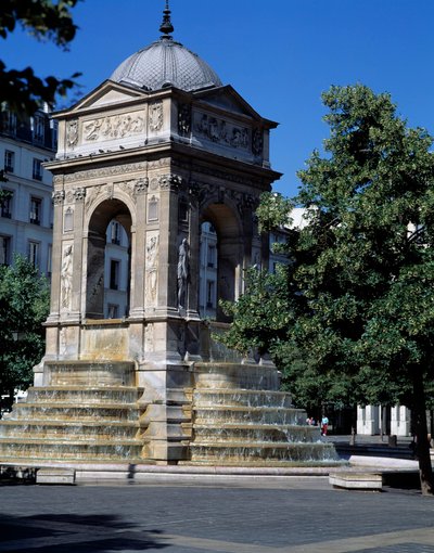 Architecture : vue de la fontaine des Innocents. Conçue par les architectes Jean Goujon, Augustin Pajou et Pierre Lescot. 1546-1549. Place Joachim du Bellay, Paris. - Jean and Lescot Pierre Goujon