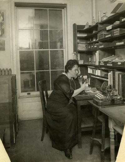 Beals dans son studio, c.1912-18 - Jessie Tarbox Beals