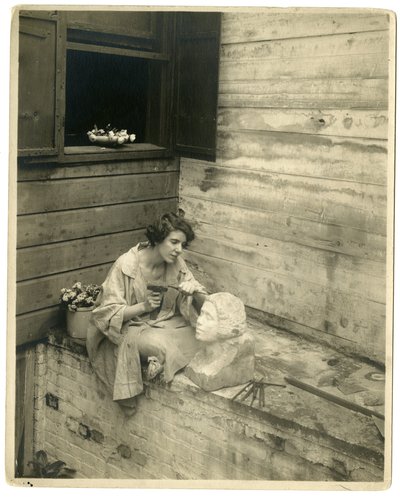 Edith Unger de la salle de thé Mad Hatter - Jessie Tarbox Beals