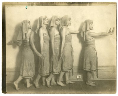 Préparation pour une fête de village au Liberal Club, New York, USA, c.1905-40 - Jessie Tarbox Beals