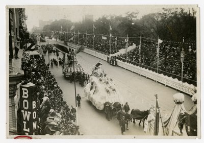 Parade historique : vue générale Central Park St Nicholas Float - Jessie Tarbox Beals