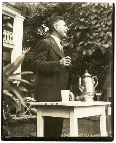 John W. Mitchell célèbre commissaire-priseur, Vente aux enchères à la campagne à Greenwich, Conn ou Weston, Conn - Jessie Tarbox Beals