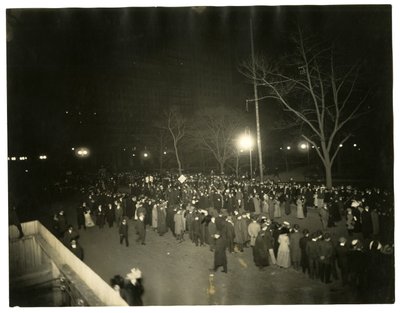 Parade pour le suffrage, Greenwich Village, New York, États-Unis, vers 1915-18 - Jessie Tarbox Beals