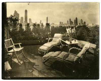 Terrasse de Mme Alice Woodward Rhinehardt, 400 E 52 St, vers 1936-37 (photo gélatino-argentique) - Jessie Tarbox Beals