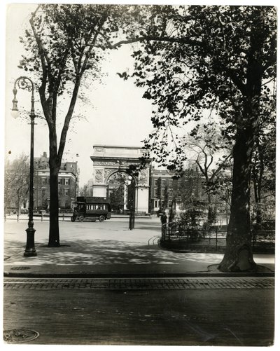 Washington Square North, New York, USA, c.1905-40 - Jessie Tarbox Beals