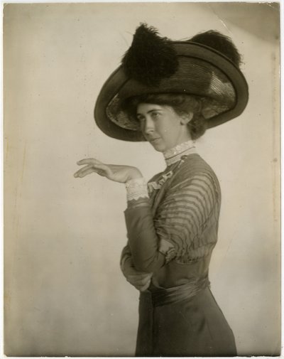 Profil de chapeau à plumes, vers 1905-18 - Jessie Tarbox Beals