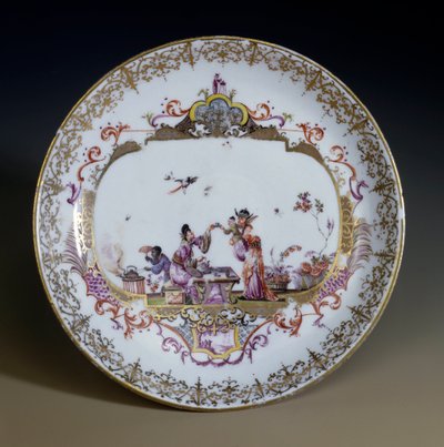 Art allemand : Porcelaine de Meissen. Chinoiserie représentant des personnages asiatiques buvant du thé. Soucoupe décorée par Johann Gregor Hoeroldt (ou Herold 1696-1775), vers 1730. Paris, Arts décoratifs - Johann Gregor Herold