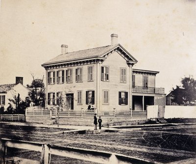 Abraham Lincoln posant devant sa maison de Springfield, Massachusetts, vers 1860-1870 - John Adams Whipple