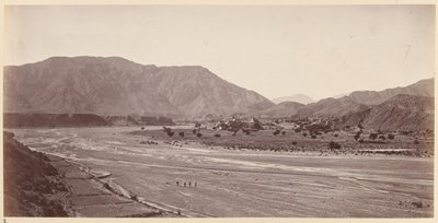 Vue générale des villages de Kadm et du col à gauche de Jumrood - John Burke