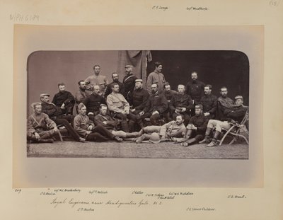 Ingénieurs royaux, près de la porte du quartier général - John Burke