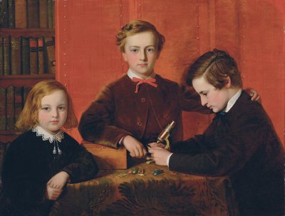 Les jeunes microscopistes : Portrait de Frank, Harry et Arthur Izod Richards, âgés de 10, 8 et 5 ans, jouant avec un microscope - John Edgar Williams