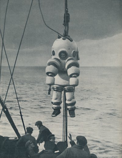 La lutte éternelle contre la mer : Caisse blindée pour le plongeur en haute mer, vers 1935 - John Hammerton