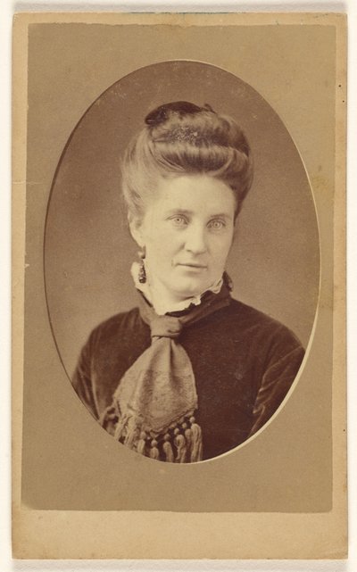 [Femme non identifiée, imprimée en style quasi-ovale]. - John James Abbott