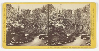 La cascade du Nevada (700 pieds de haut), vue depuis la passerelle, après une tempête de neige en juillet, n° 1208 de la série « Californie — Vallée de Yosemite » - John P. Soule