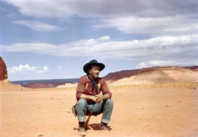 Sur le plateau, John Wayne. - John Ralph *DO NOT USE * Hamilton