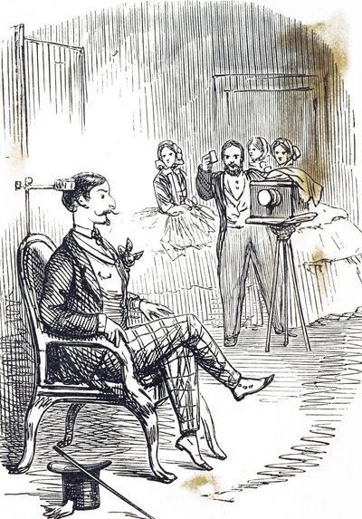 Caricature représentant une pince de tête utilisée pour maintenir le sujet du photographe immobile - John Tenniel