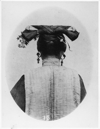 Vue arrière de la Coiffure d