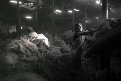 Usine de jute, Kolkata, Inde, 2017 (photo) - Jon Nicholson