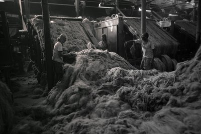 Usine de jute, Kolkata, Inde, 2017 (photo) - Jon Nicholson
