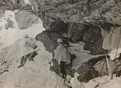 Album "Meine weltkriegs - Erinnerungen Front Sud-Ouest (Carinthie, Italie, Tyrol du Sud) 31/03/1915-12/11/1918 - Josef Zohles Wien": bunker militaire en montagne - Josef Zohles