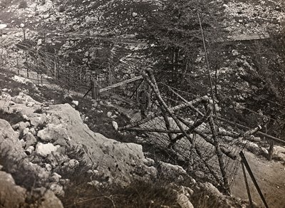 Album "Meine weltkriegs - Erinnerungen Front Sud-Ouest (Carinthie, Italie, Tyrol du Sud) 31/03/1915-12/11/1918 - Josef Zohles Wien": fil barbelé - Josef Zohles