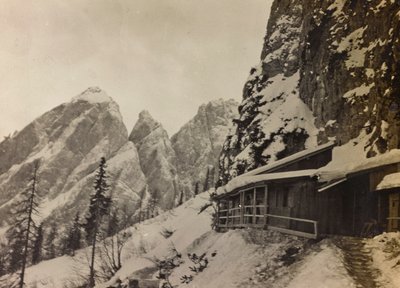 Album "Meine weltkriegs - Erinnerungen South-West Front (Carinthie, Italie, Tyrol du Sud) 31/03/1915-12/11/1918 - Josef Zohles Wien" : caserne militaire dans les Alpes - Josef Zohles